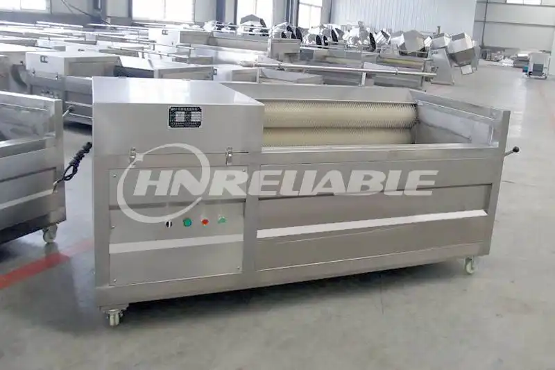 Brush cleaning peeler machine