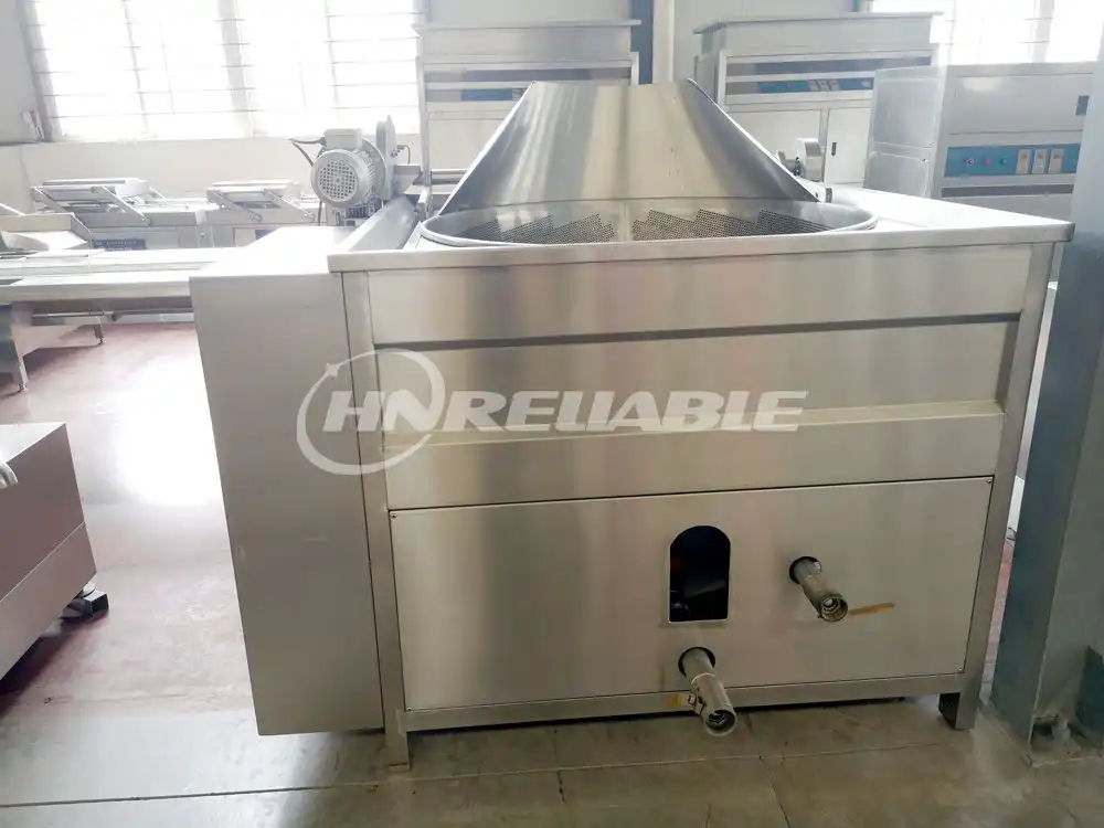 Automatic discharge fryer machine