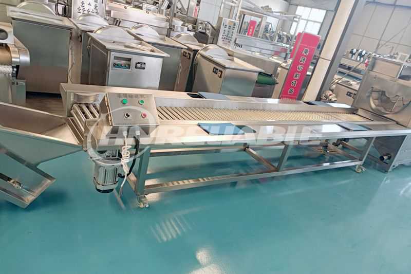 Picking conveying machine