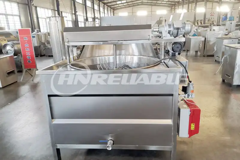 Automatic discharge frying machine