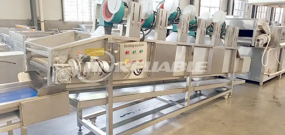 Plantain chips de-oiling machine