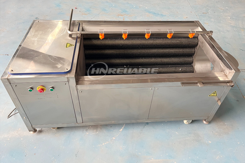 Brush cleaning machine